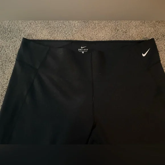 Women’s Plus Nike Black Leggings - Picture 6 of 15